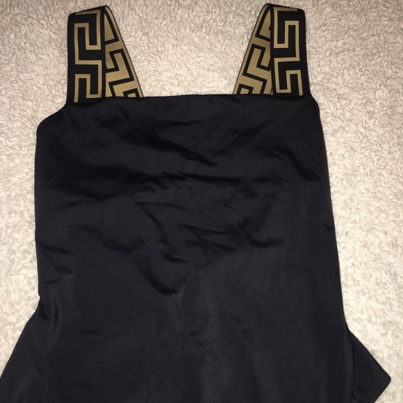 Versace - Picture 3 of 14